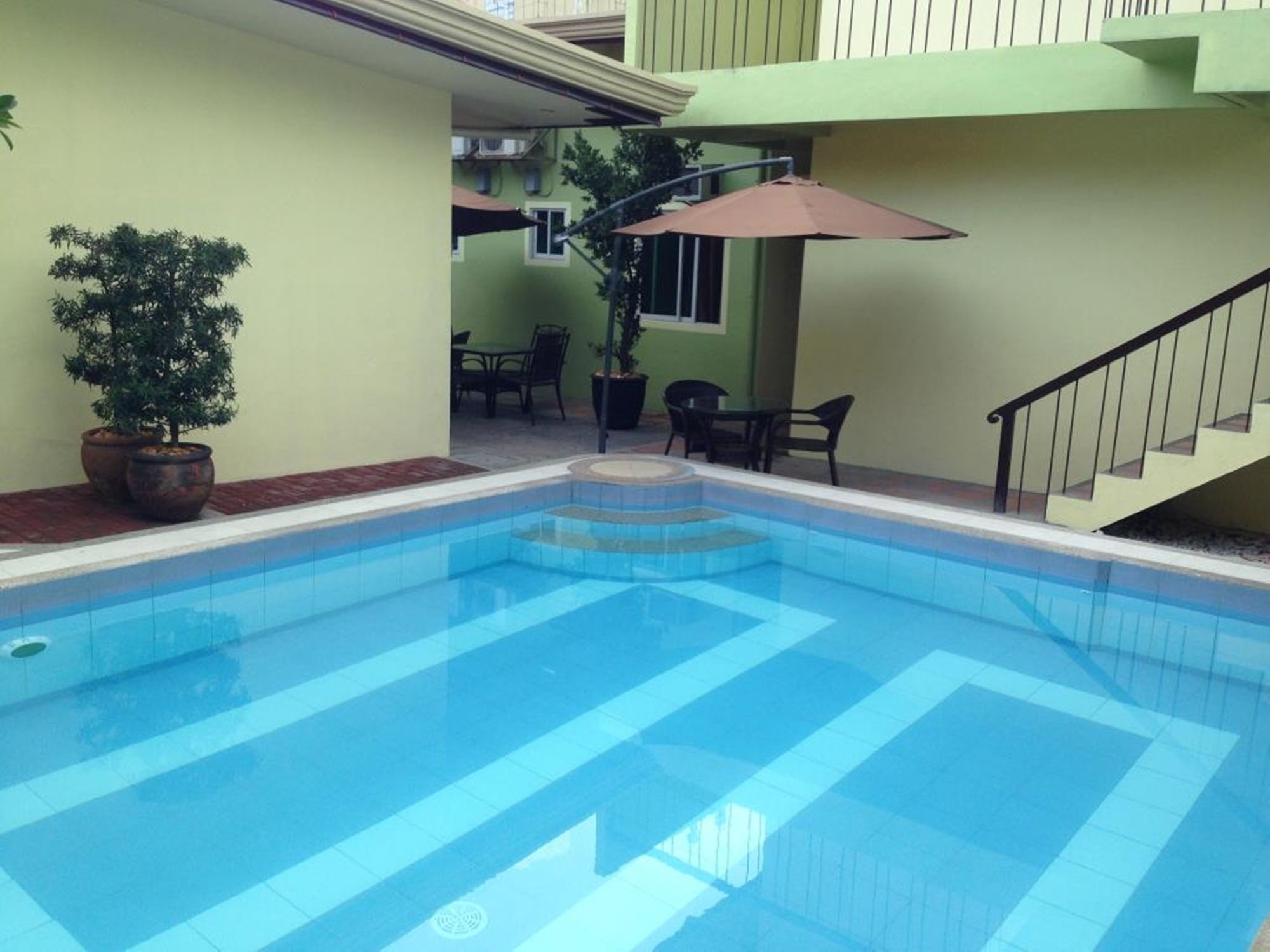 Sun Moon Poolside Hotel Angeles Exterior photo